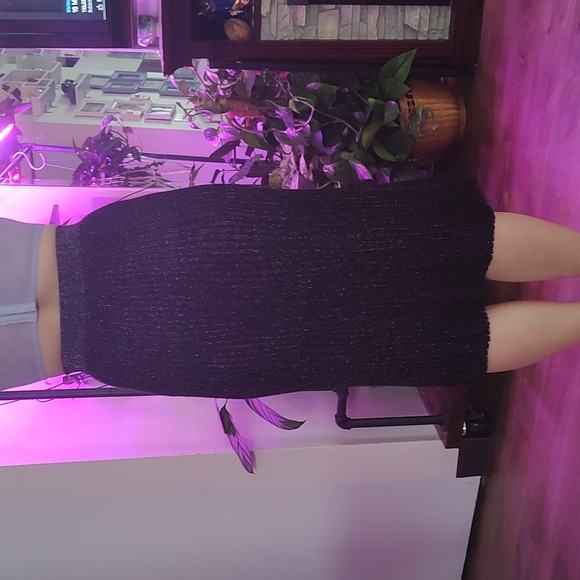 Shimmering Black Skirt - Picture 2 of 3